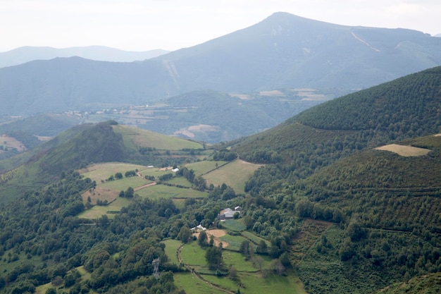 Vista de las colinas de O Cebreiro, Galicia, España