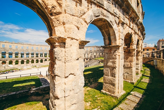 Vista del Coliseo de Pula Croacia