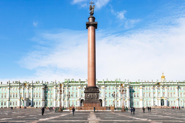 Vista de la columna de Alejandro y el Palacio de Invierno