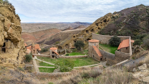 Vista del complejo del monasterio de David Gareja del este de Georgia