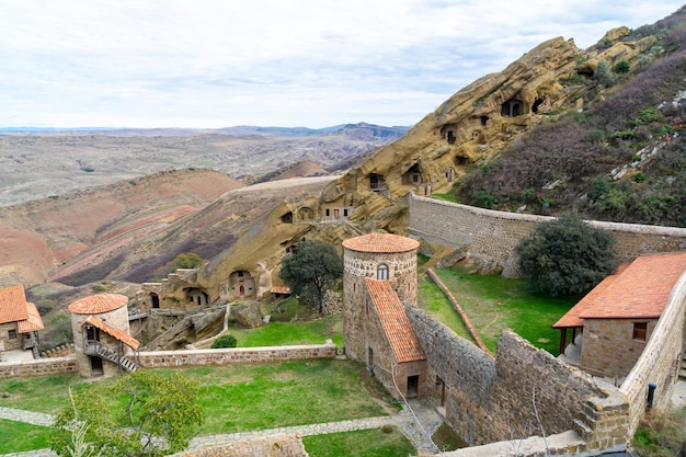 Vista del complejo del monasterio de David Gareja del este de Georgia