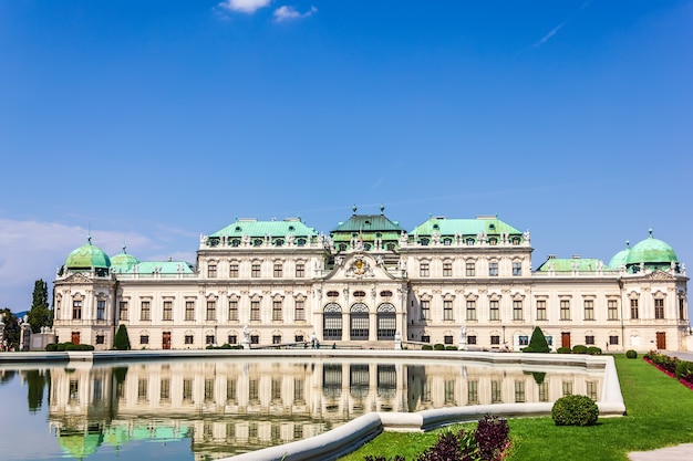 Vista completa del Palacio Belvedere, Viena sin gente.