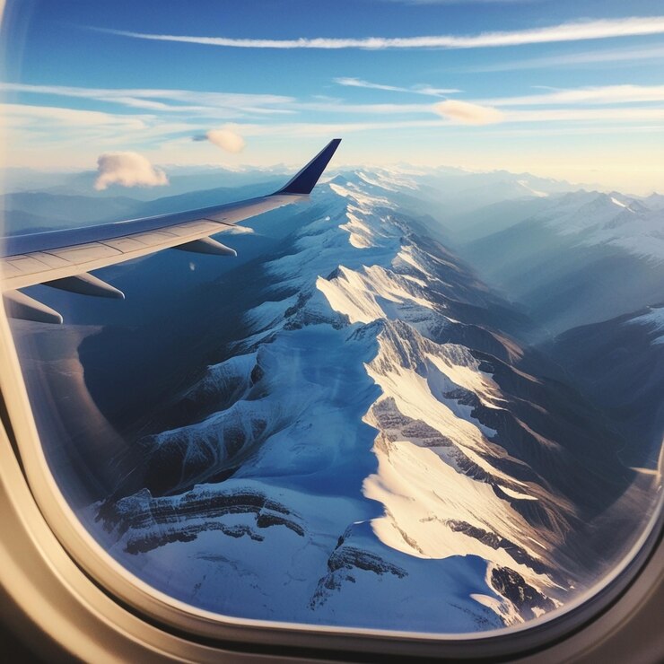 una vista de una cordillera desde un avión