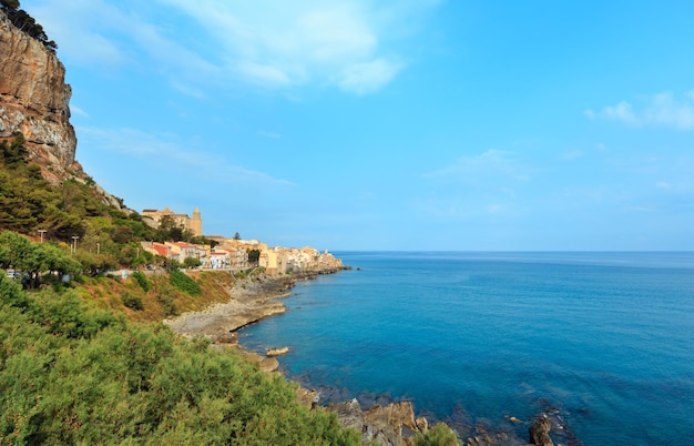 Vista de la costa de Cefalu Sicilia Italia