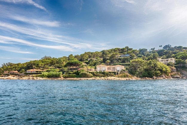 Vista de la costa cerca de SaintTropez Cote d'Azur Francia