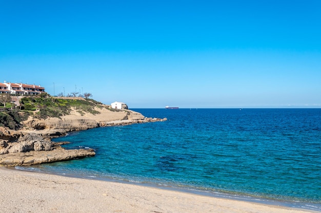 Vista de la costa dentro de la ciudad