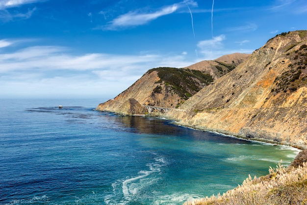 Foto vista de la costa del océano pacífico en big sur