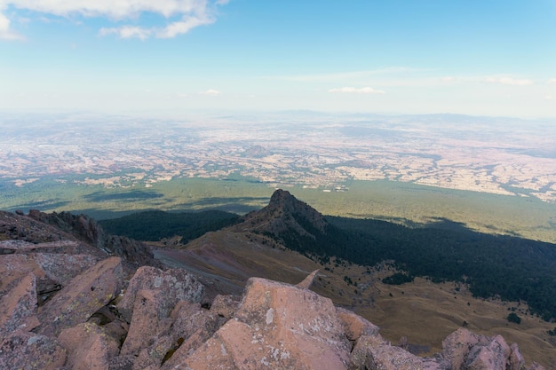 Una vista del cráter del volcán la malinche en méxico.