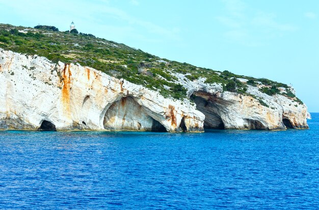 Vista de las Cuevas Azules desde el ferry (Zakynthos, Grecia, Cabo Skinari)