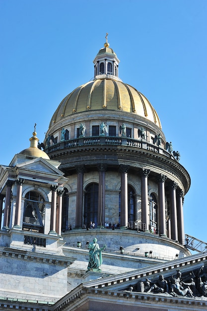 Vista de la cúpula de la Catedral de San Isaac en San Petersburgo