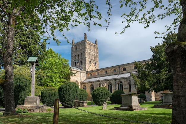 Vista da Abadia de Tewkesbury na cidade mercantil de Tewkesbury em Gloucestershire Inglaterra Reino Unido