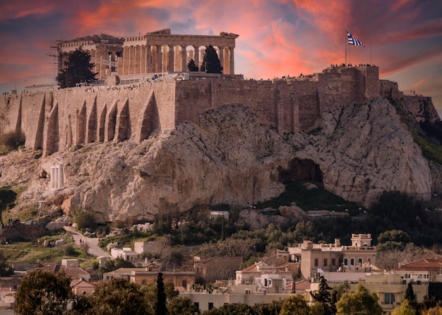 Vista da Acrópole e do Partenon ao pôr do sol na cidade de Atenas Grécia