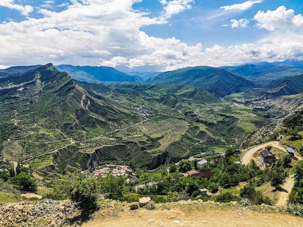 Vista da aldeia montanhosa de Gunib Daguestão Rússia junho de 2021