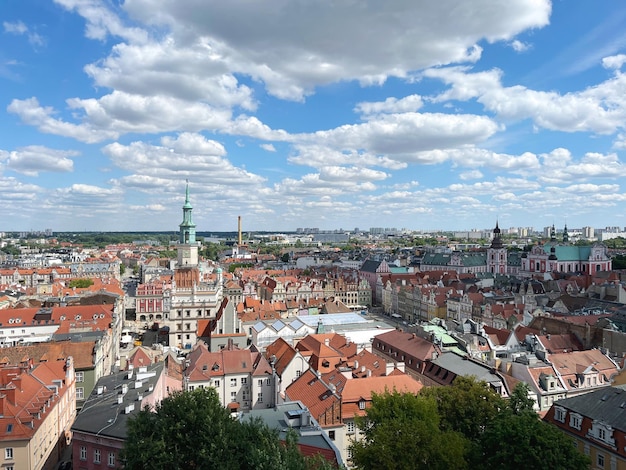 Vista da antiga praça do mercado da torre do Castelo Real em Poznan, Polônia