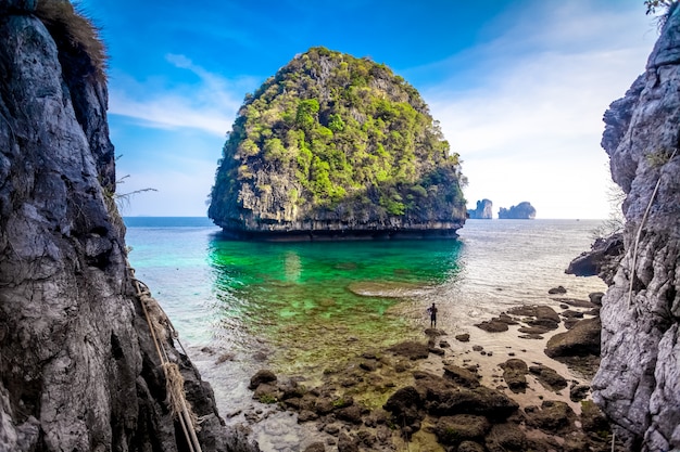 Vista da Baía de Maya, ilha de Phi Phi, Tailândia