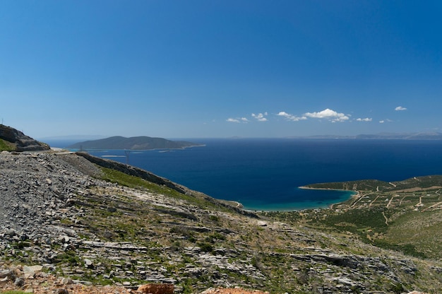 Vista da baía do mar e da ilha na Eubéia Grécia