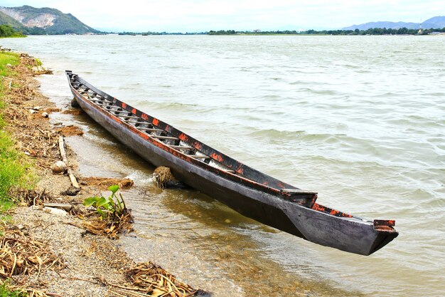 Foto vista da barragem de mae klong em kanchanaburi