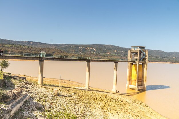 Vista da barragem no rio Beni Metir