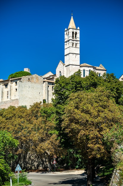 Vista da Basílica de Santa Chiara em Assis - Umbria, Itália