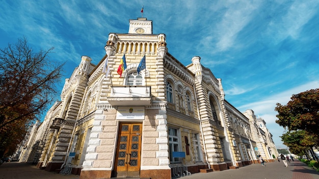 Vista da câmara municipal de chisinau, moldávia