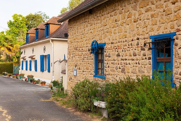 Vista da casa típica na NouvelleAquitaine França