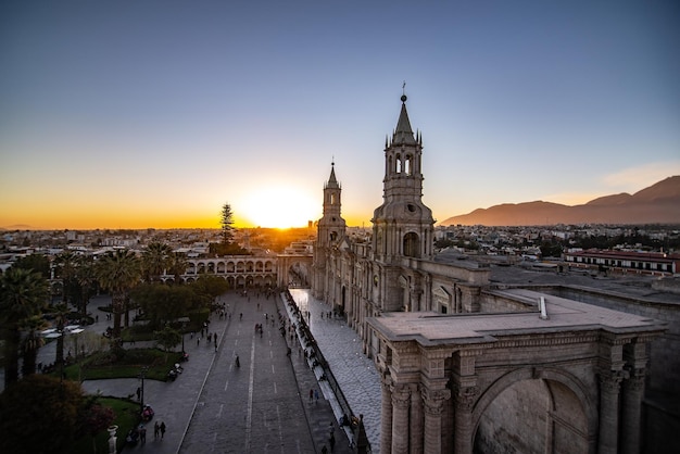 Vista da catedral e dos edifícios da cidade