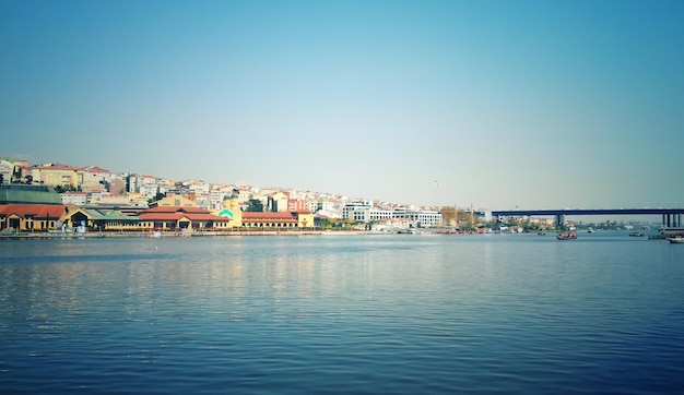 Vista da cidade à beira-mar