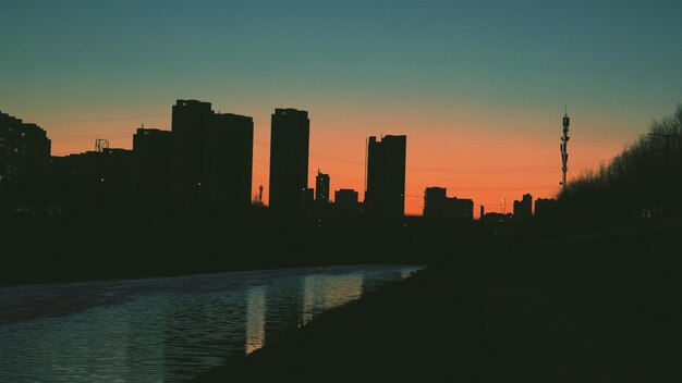 Foto vista da cidade à beira-mar