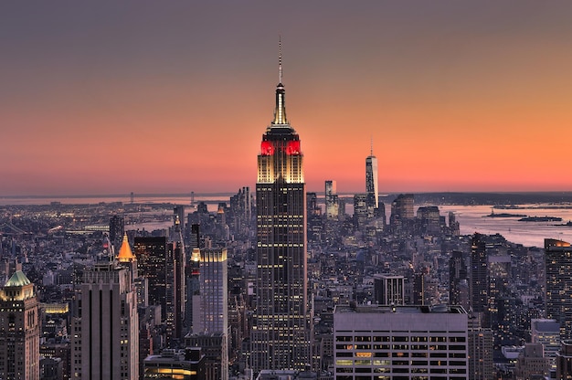 Vista da cidade ao pôr-do-sol