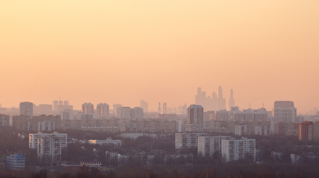 Vista da cidade ao pôr do sol