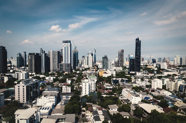 Foto vista da cidade de bangkok com céu azul