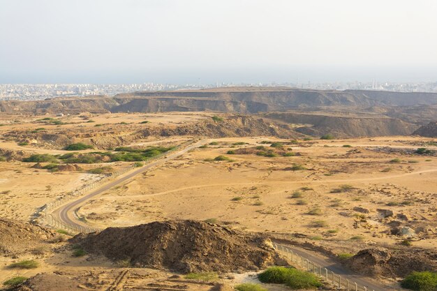 Foto vista da cidade de chabahar, na província de baluchistan, à noite.