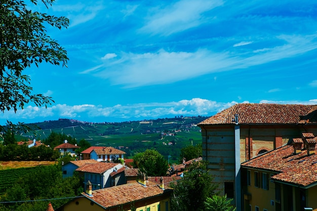 Foto vista da cidade de grinzane cavour piemont itália