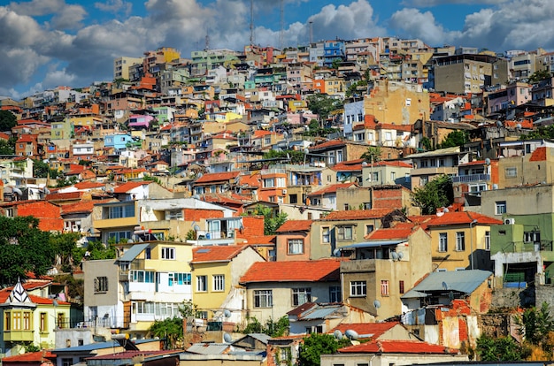 Vista da cidade de izmir, na costa do mar egeu da turquia