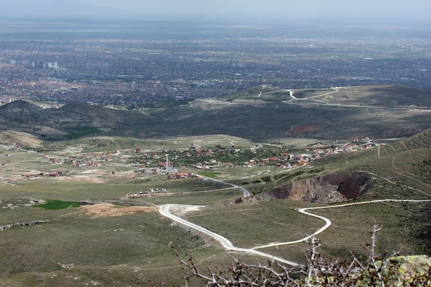 Vista da cidade de konya das colinas