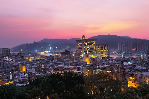 Vista da cidade de Macau no crepúsculo