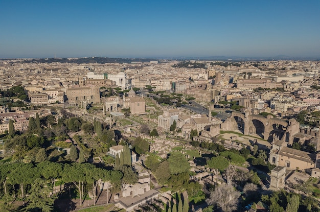 Vista da cidade de Roma. Vista aérea das antigas ruínas romanas