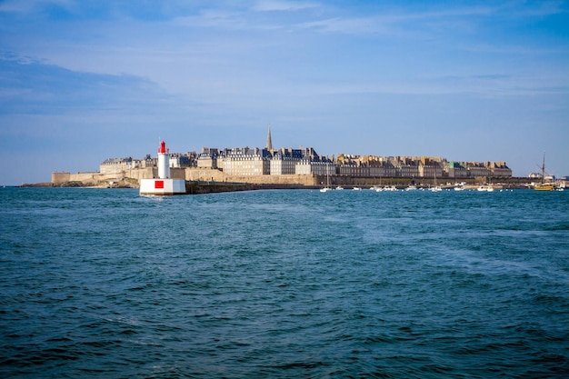 Vista da cidade de SaintMalo do mar Bretanha França