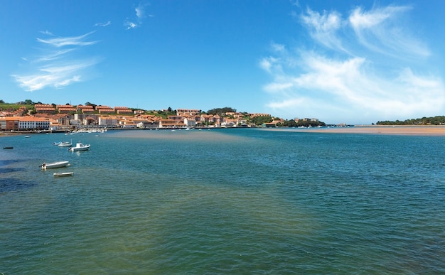 Vista da cidade de San Vicente de la Barquera Espanha