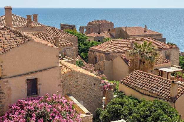 Vista da cidade fortificada Monemvasia Laconia Grécia Peloponeso da rua