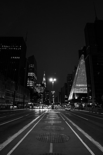 Foto vista da cidade iluminada à noite