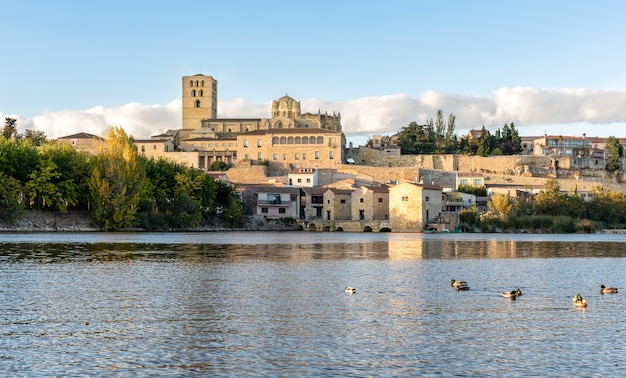 Vista da cidade medieval de Zamora, Espanha - Rio Douro
