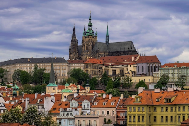 Vista da cidade velha e do Castelo de Praga, República Tcheca