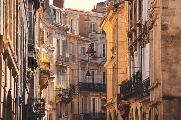 Vista da cidade velha na cidade de Bordeaux