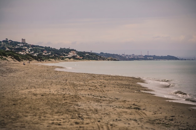 Vista da costa da Sicília em Marina di Butera