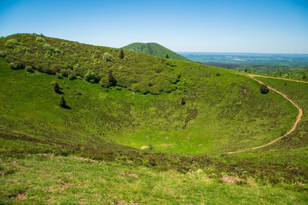 Foto vista da cratera do vulcão puy pariou