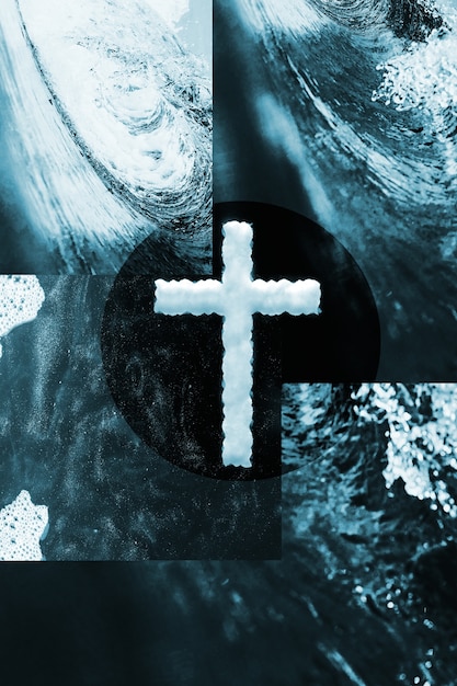 Vista da cruz cristã com fundo de água