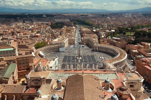 Vista da cúpula da basílica da praça de são pedro basílica de são pedro, roma, itália