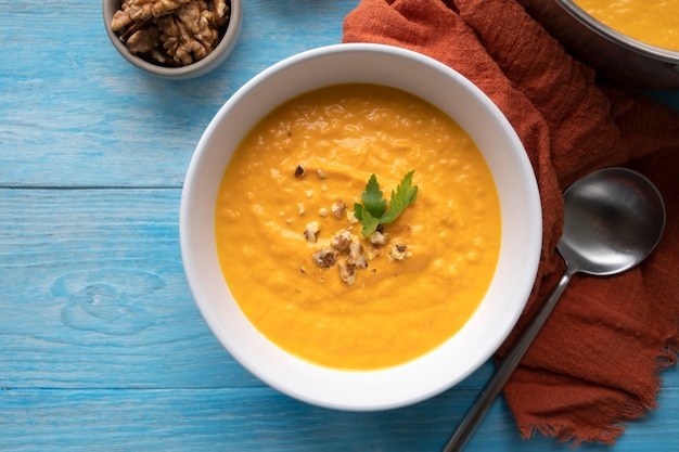 Vista da deliciosa sopa de creme de cenoura