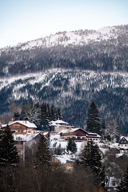 Vista da estação de esqui checa Spindleruv Mlyn de Medvedin, República Checa